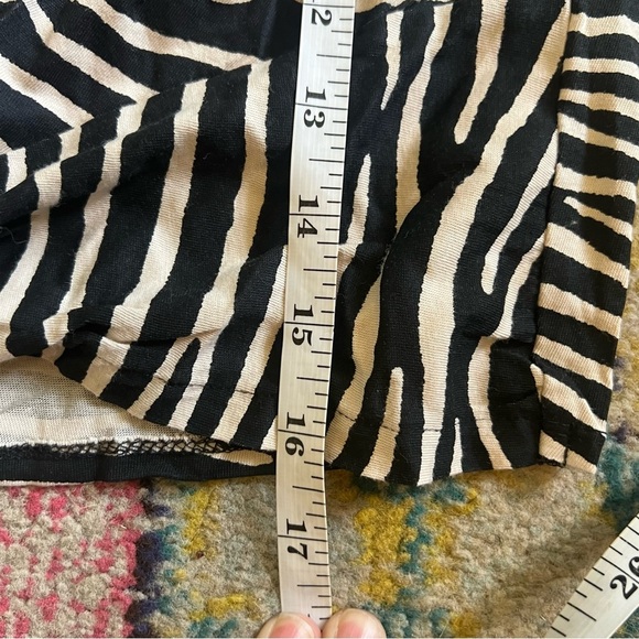 H&M tie detail short sleeve zebra crop top size M - Picture 5 of 6